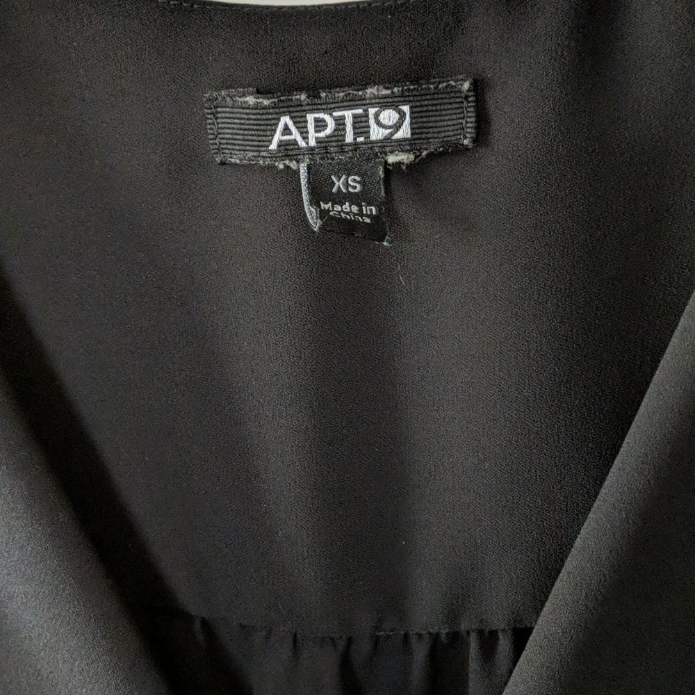 Apt 9 black v-neck sleeveless blouse - Picture 6 of 8